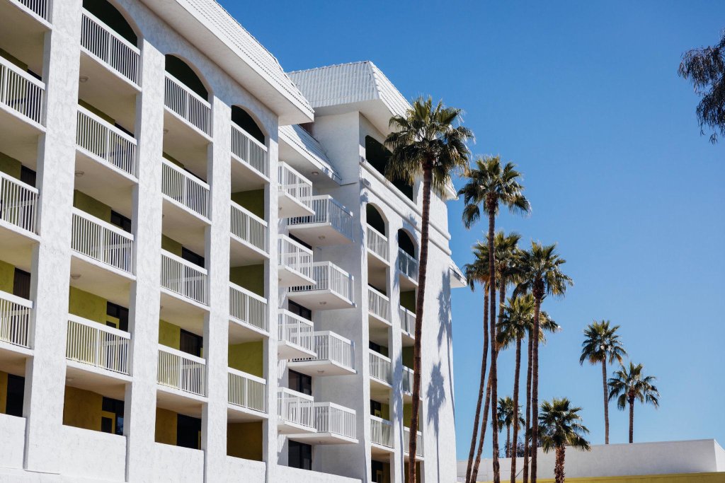 Четырёхместный номер Standard Holiday Inn & Suites Phoenix-Mesa-Chandler, an IHG Hotel