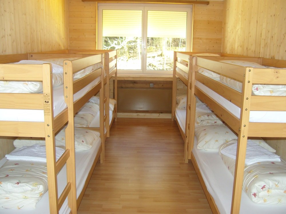 Bett im Wohnheim Hostel Vista Zweisimmen