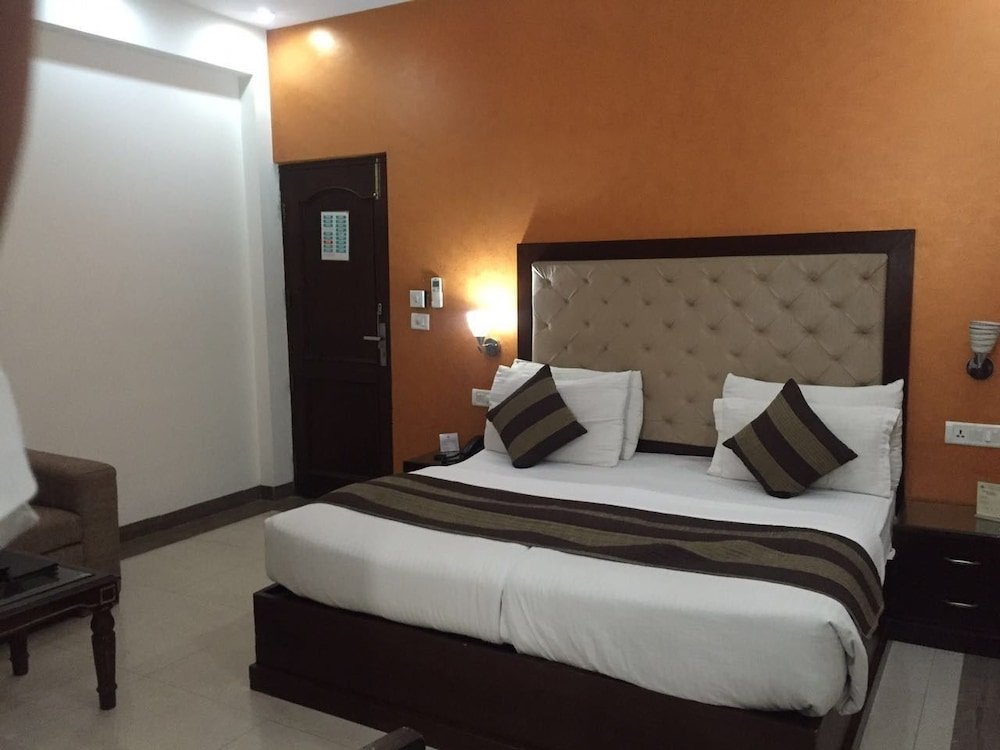 Deluxe room Mahalakshmi Palace Hotel
