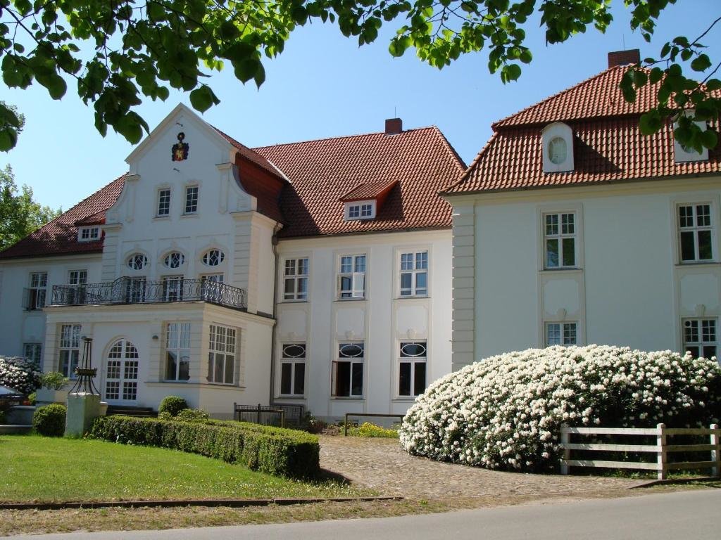 Апартаменты Schloss Badow