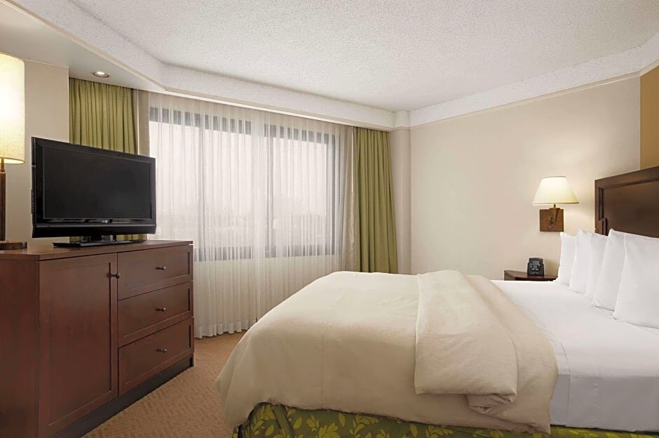 Люкс c 1 комнатой Embassy Suites by Hilton Kansas City Overland Park