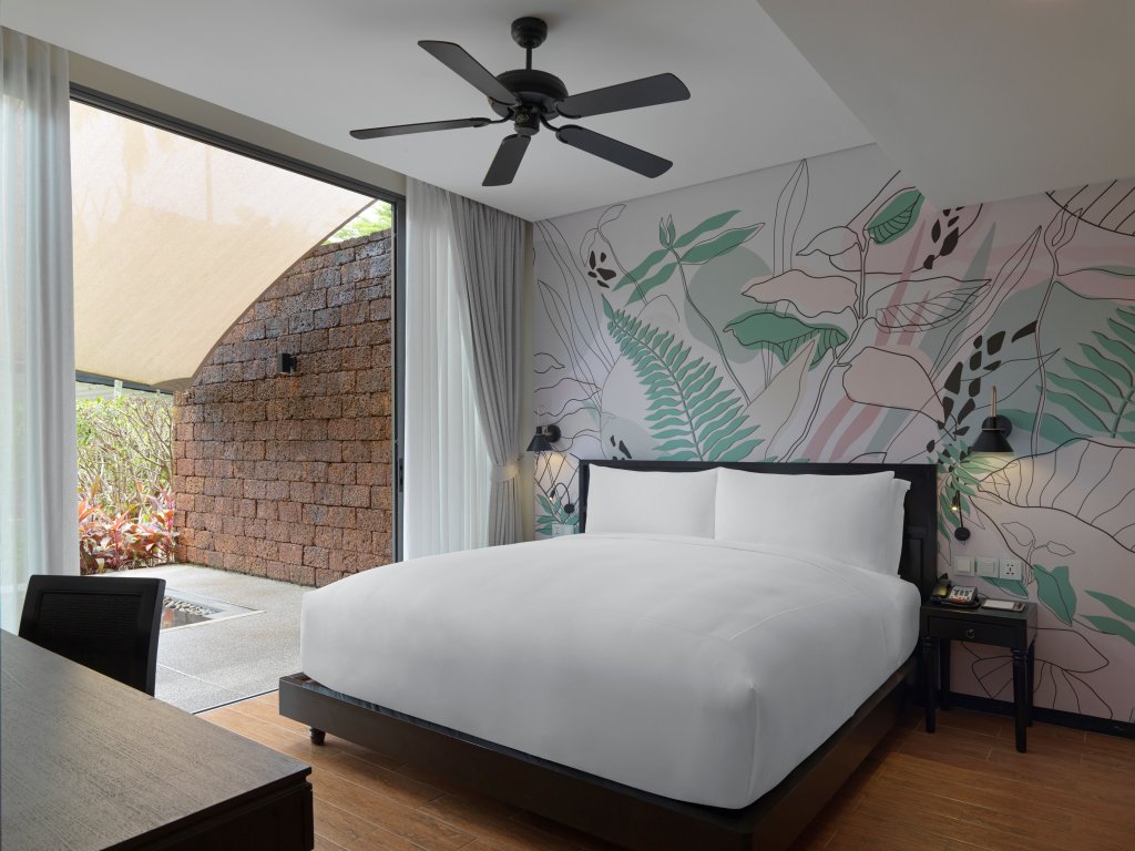 Люкс с 2 комнатами Avani Plus Mai Khao Phuket Suites