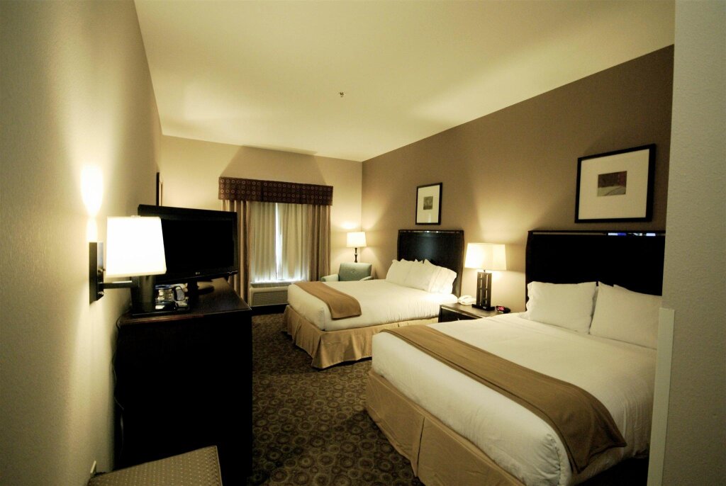 Двухместный номер Standard Holiday Inn Express Hotel & Suites Van Wert, an IHG Hotel