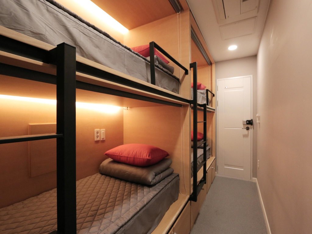 Кровать в общем номере (мужской номер) Blueboat Hostel Gyeongju
