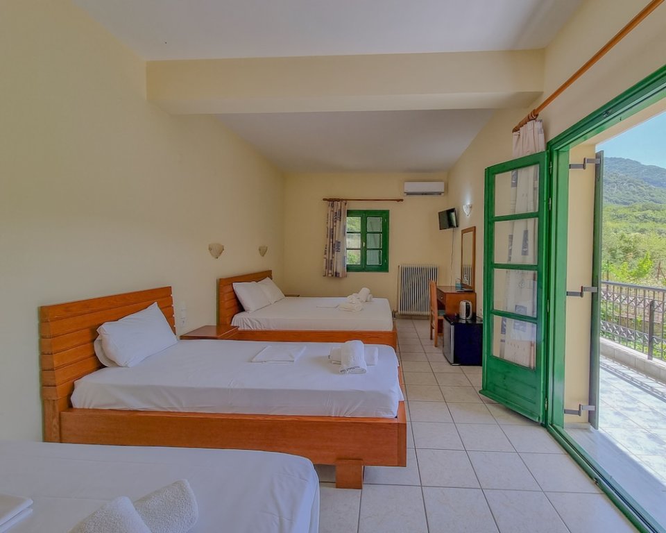 1 Bedroom Standard Triple Family room with balcony and with garden view Hotel Spiridoula