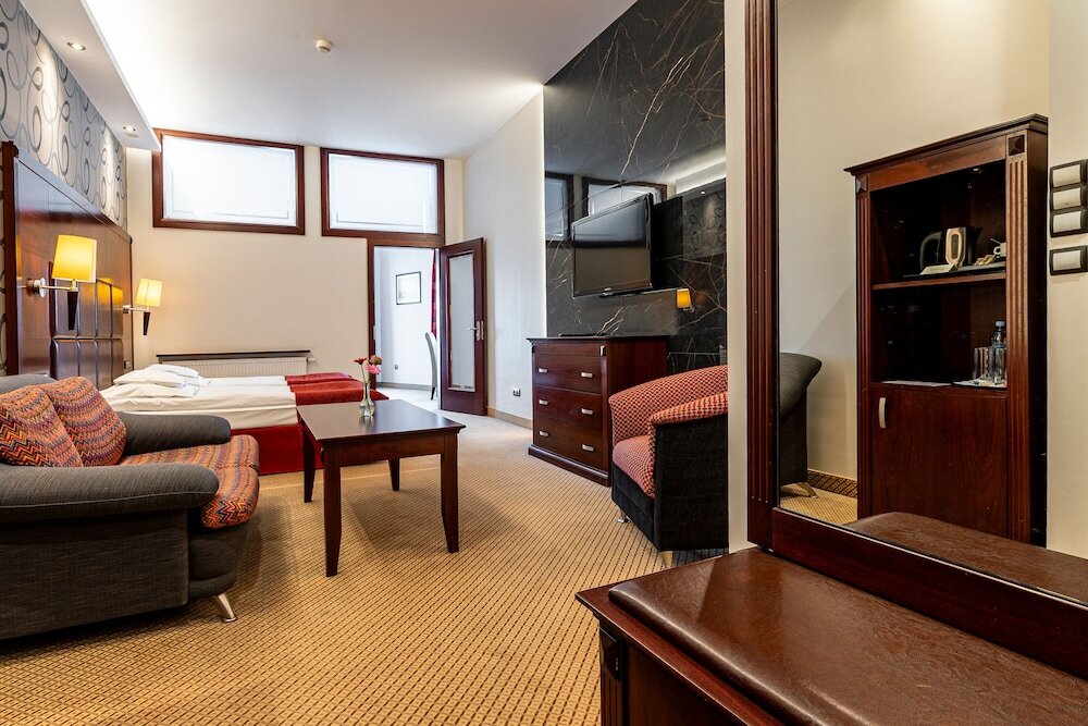 Четырёхместный номер Standard с 2 комнатами Hotel Galicja Superior Wellness & Spa
