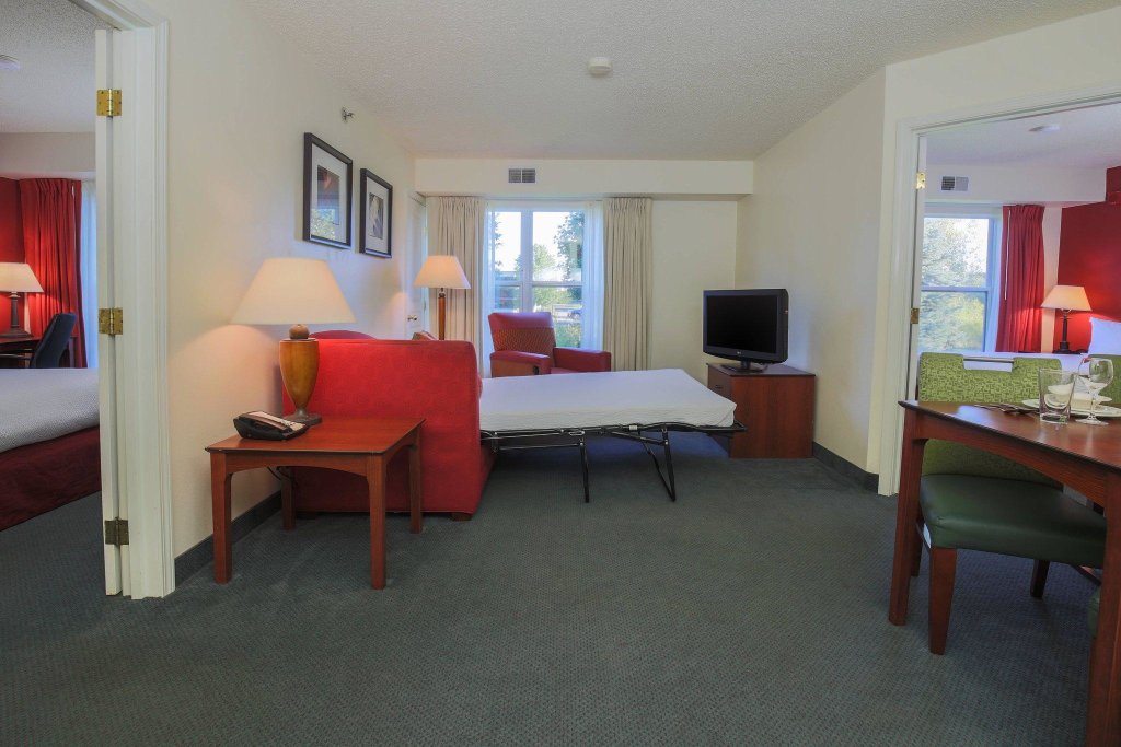 Люкс с 2 комнатами с видом на город Residence Inn By Marriott Flint