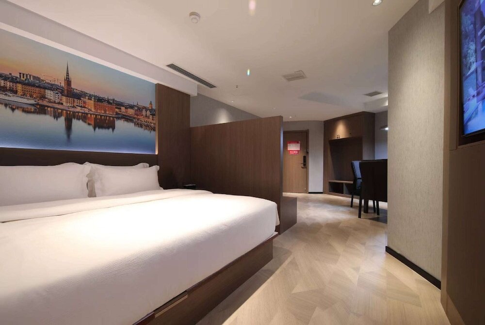 Accessible Double room Ramada Encore by Wyndham Wuhan West