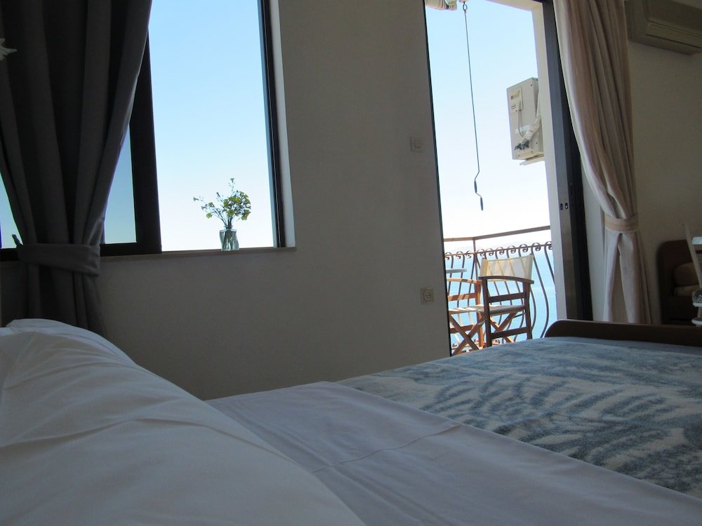 Студия с балконом и с видом на море Kallisto studios