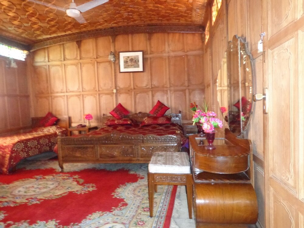 Deluxe room Alif Laila Group of Houseboats