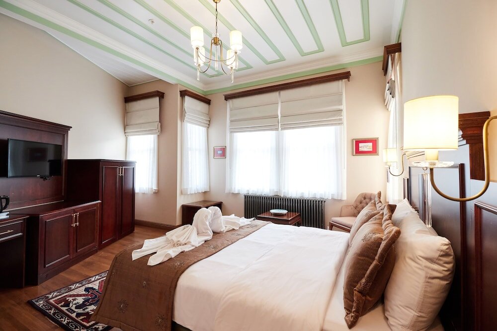 Номер Deluxe White Palace Old City Boutique Hotel