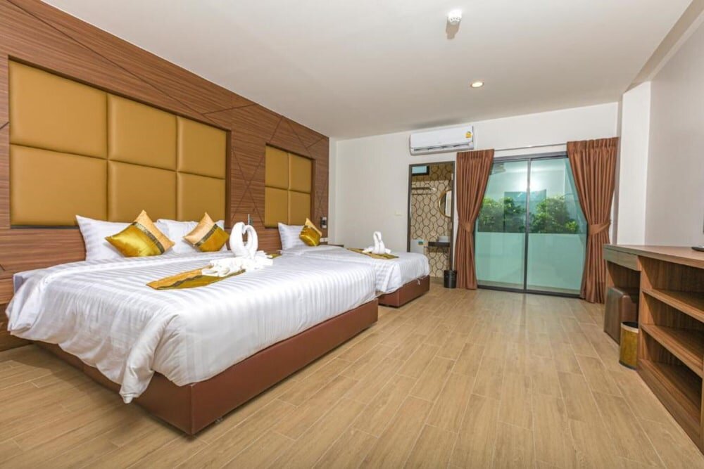 Трёхместный номер Deluxe с балконом The Bell Airport Phuket Hotel - SHA Extra Plus