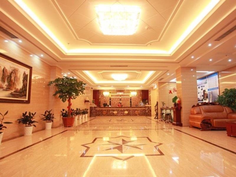 Трёхместный номер Standard Zhangjiajie Fulante Fengwan Business Hotel