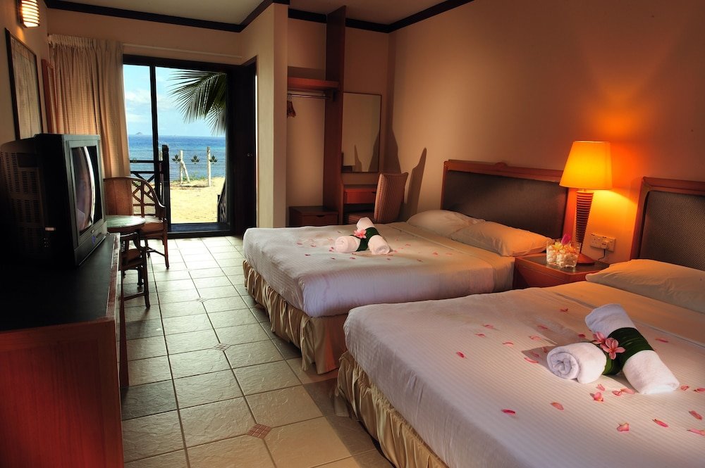 Superior room with balcony and beachfront Paya Beach Spa & Dive Resort