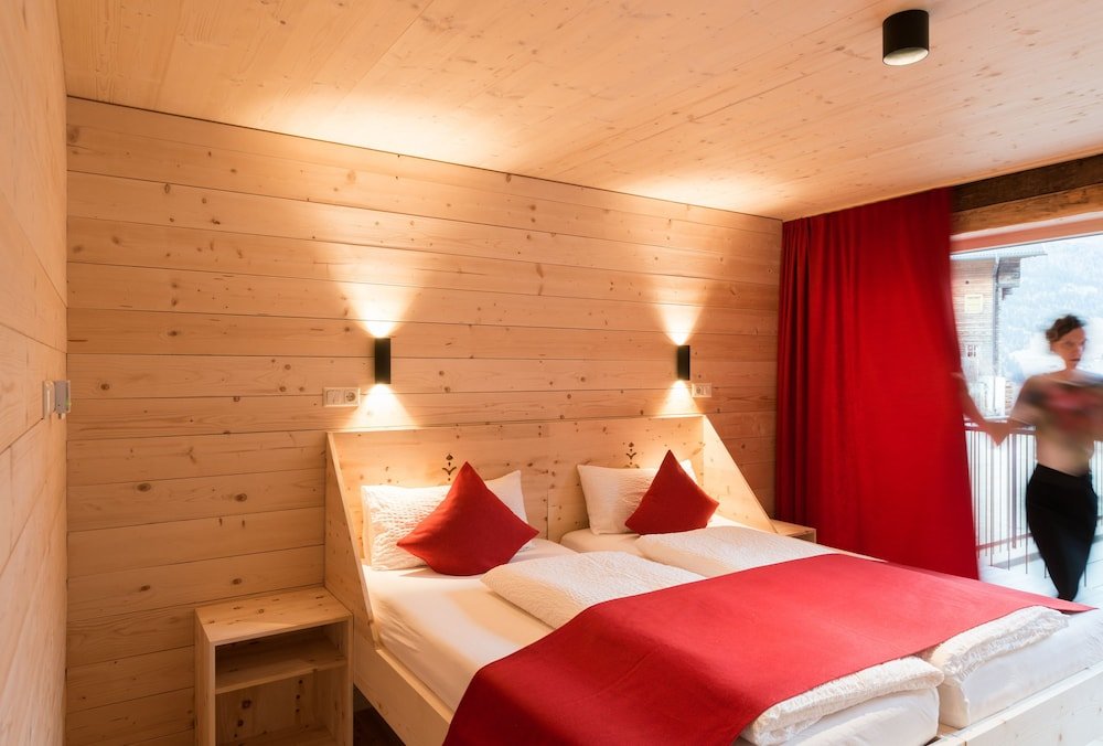 Apartment 2 Schlafzimmer mit Balkon und mit Bergblick Ferienwohnungen am Berg - Giatla Haus