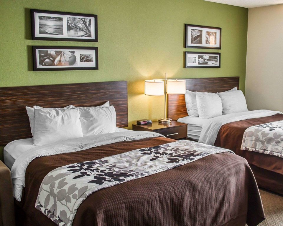 Quadruple Suite Sleep Inn & Suites Roseburg North Near Medical Center