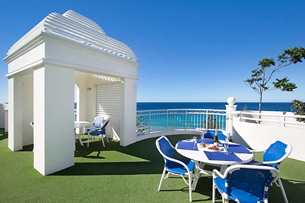 Четырёхместный номер Standard с 2 комнатами с балконом и с видом на океан ULTIQA Burleigh Mediterranean Resort