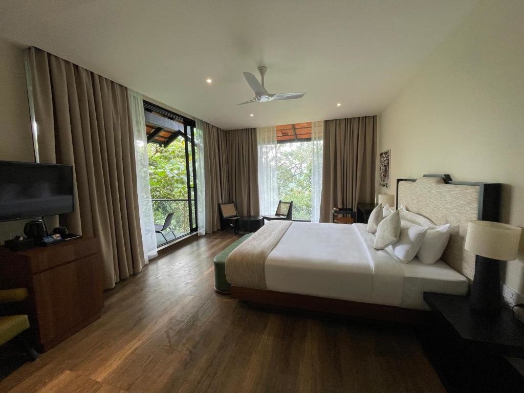 Номер Standard с балконом и с красивым видом из окна Flora Vythiri Resort