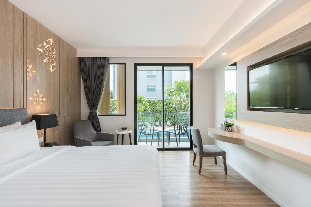 Deluxe Doppel Zimmer mit Poolblick Hotel Amber Pattaya