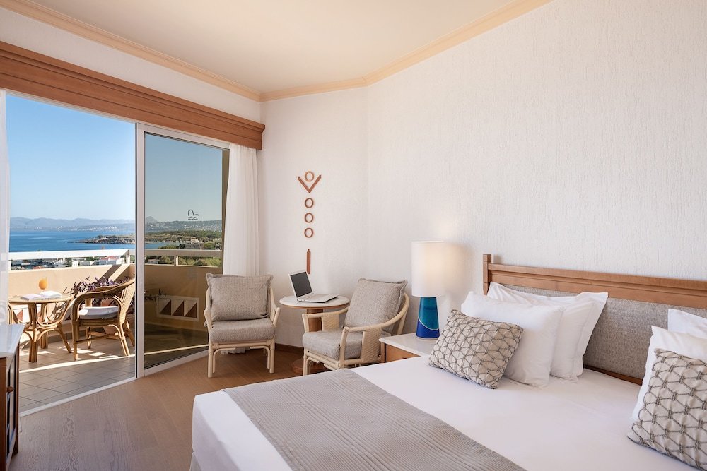 Номер Standard c 1 комнатой с балконом и с частичным видом на море Leptos Panorama Hotel