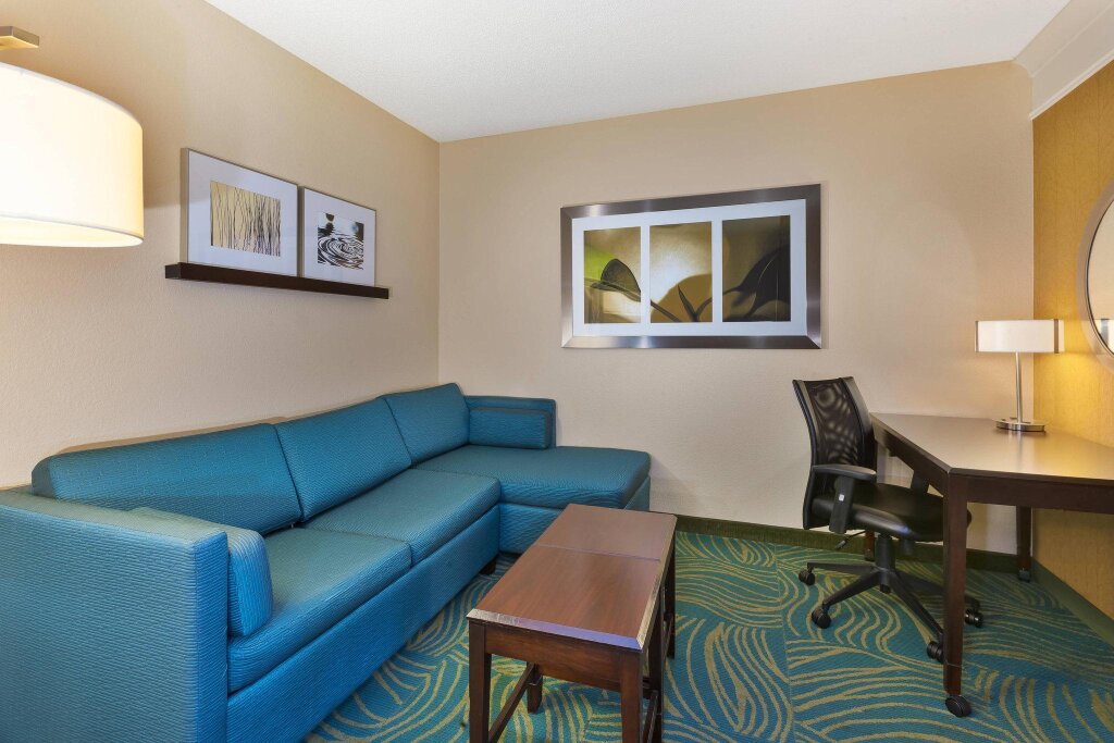 Люкс SpringHill Suites by Marriott Grand Rapids Airport Southeast
