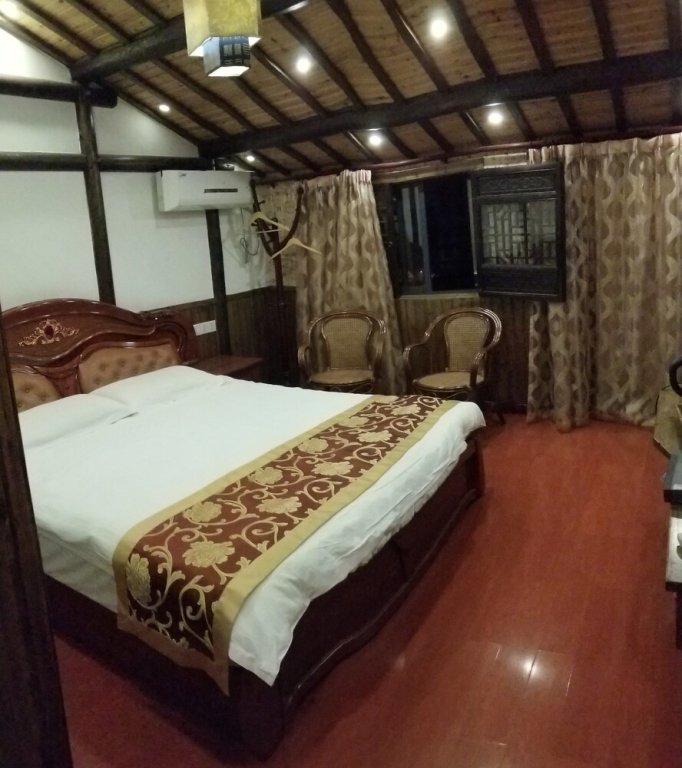 Standard Double room with balcony Yue Yue Theme Hostel