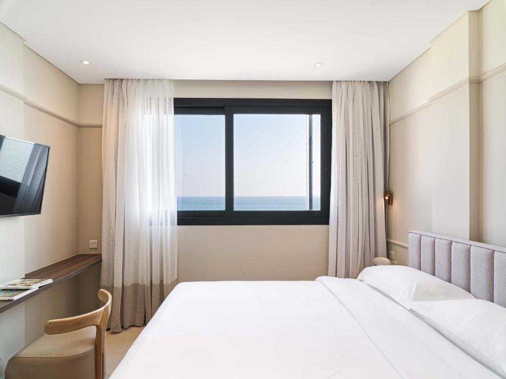 Люкс с 2 комнатами LIV Mackenzie Beach Suites Larnaca ADULTS ONLY