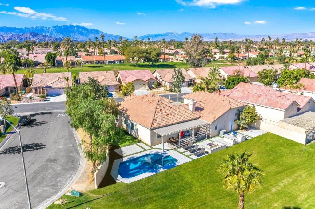 Апартаменты New Listing Luxurious Getaway Near Polo Fields home of Coachella, Stagecoach Sleeps 11 Pool,Parking, Golf, Spa, Coffee