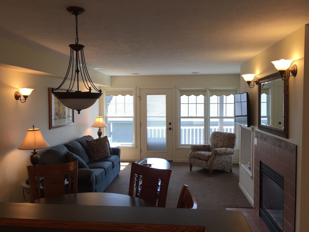 Suite 1 Schlafzimmer mit Balkon Harbor Lights Resort