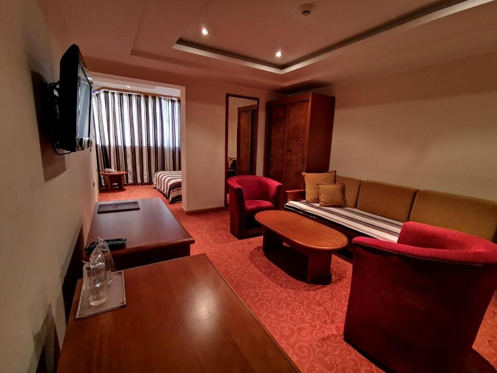 Suite Hotel BaMBiS