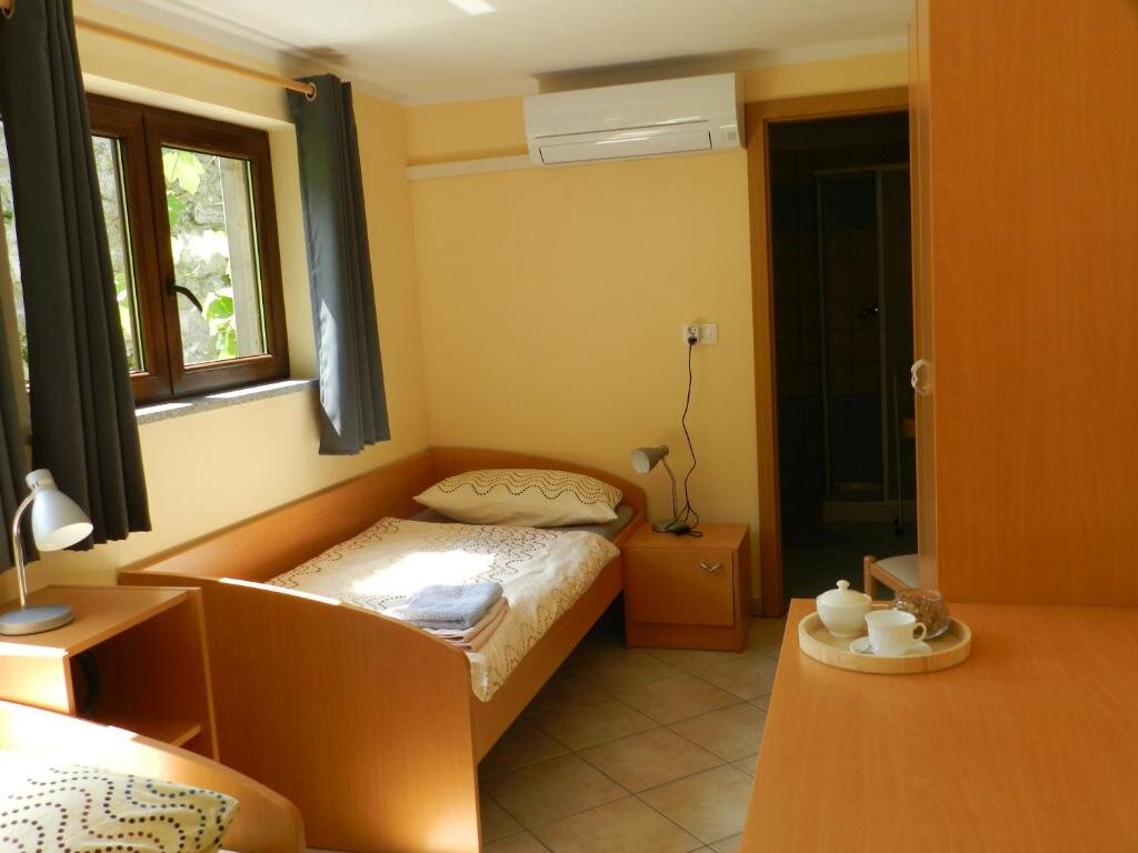 Standard Doppel Zimmer mit Bergblick Rooms Pri Lovrižu