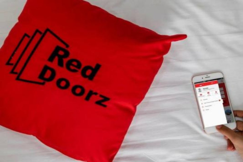 Standard room RedDoorz Plus @ Hertasning Area