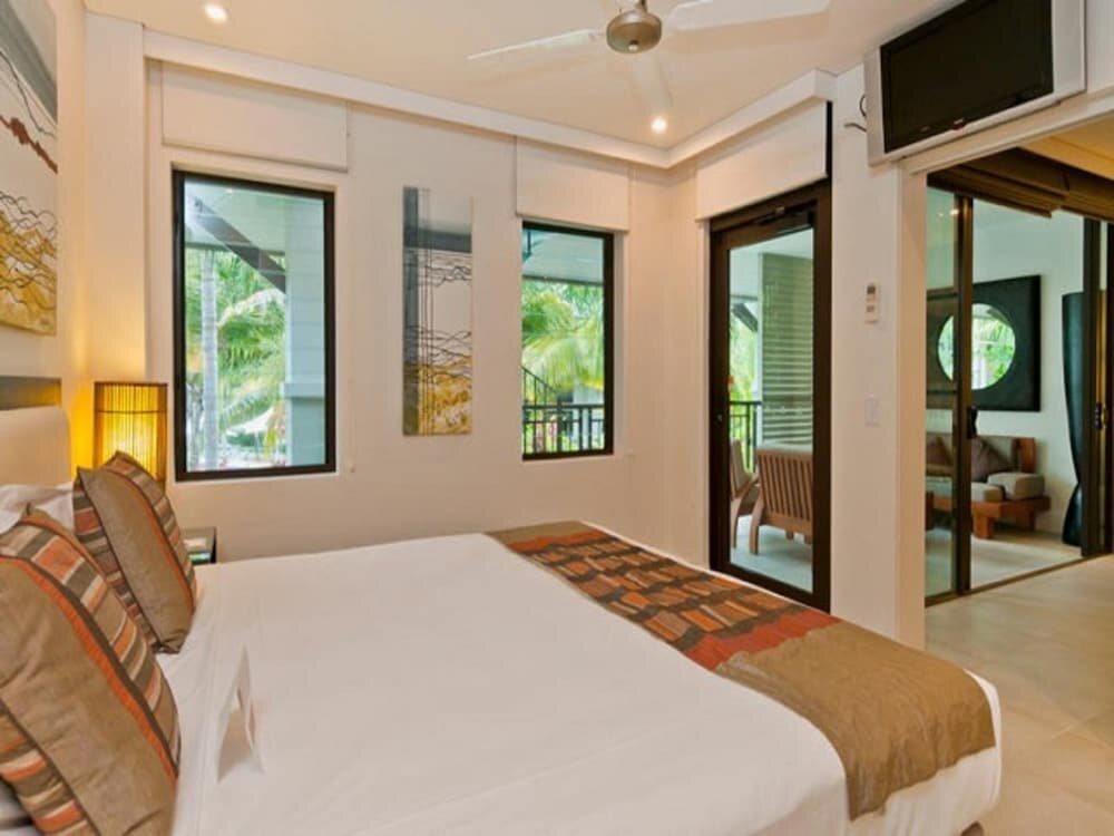 Номер Deluxe Пентхаус с 2 комнатами с балконом и с красивым видом из окна Luxury Apartments at Temple Resort and Spa Port Douglas