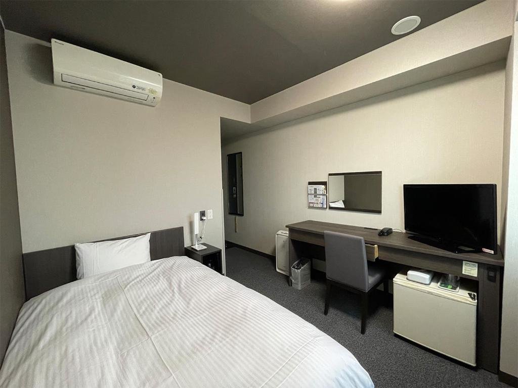 Standard Einzel Zimmer Saku Hotel