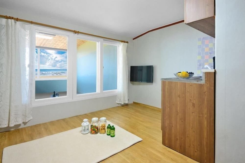 Habitación Estándar 1 dormitorio con balcón y con vista al océano Gangneung Sunrise Pension