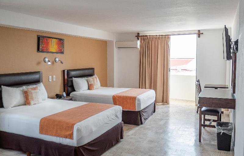 Четырёхместный полулюкс с балконом Calypso Hotel Cancun