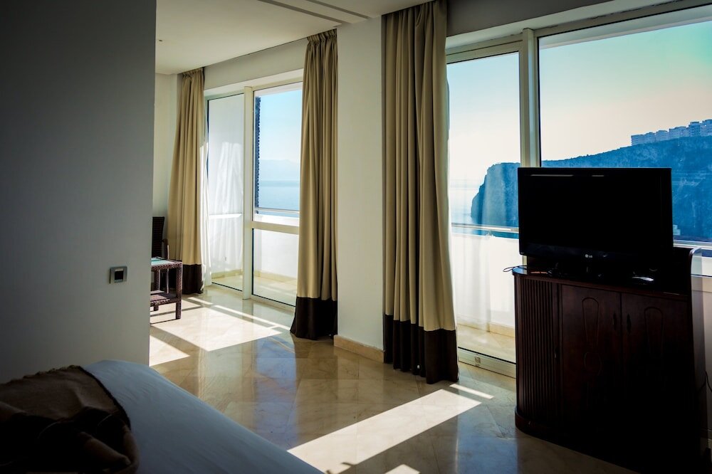 Полулюкс с видом на море Suites Hotel Mohammed V by Accor