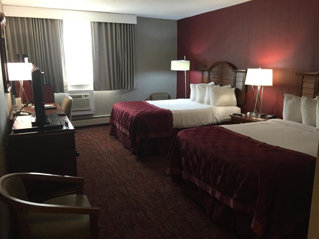 Standard double chambre Vue piscine Ramada by Wyndham Grand Forks