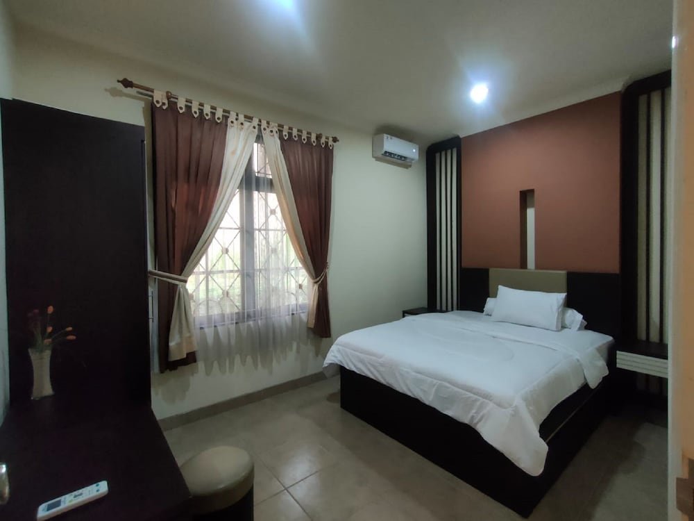 4 Bedrooms Cottage Villa Kota Bunga Allamanda