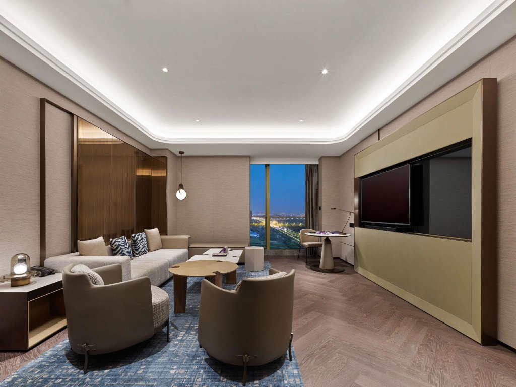 Deluxe suite DoubleTree by Hilton Qidong, China