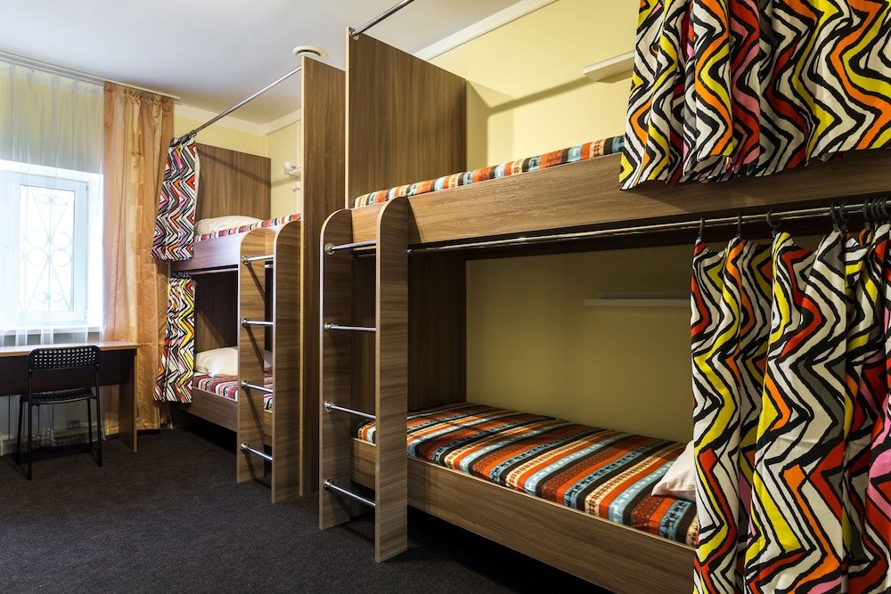 Кровать в общем номере Цокольный этаж Happy Holiday Hostel