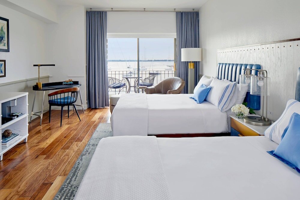 Standard Quadruple room with balcony Annapolis Waterfront Hotel, Autograph Collection