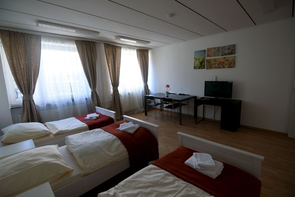 Standard Vierer Zimmer Bed Budget City Center Hannover - Hostel