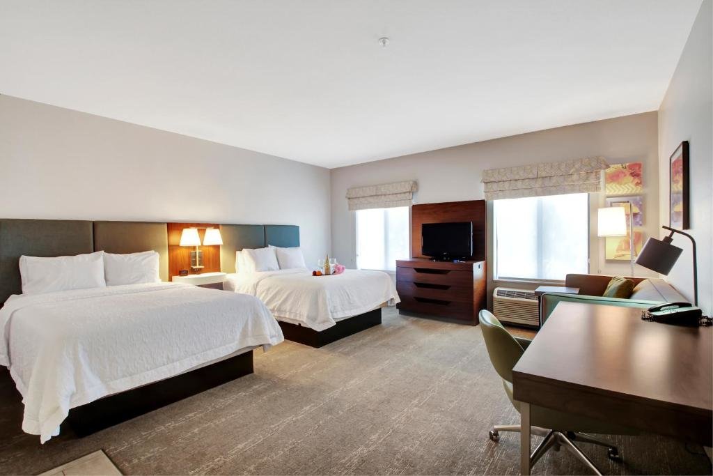 Четырёхместный люкс Hampton Inn & Suites by Hilton Hemet Menifee Murrieta