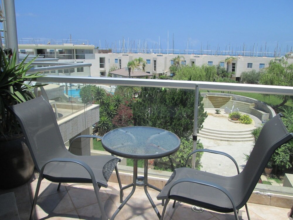Апартаменты c 1 комнатой с балконом и с красивым видом из окна Nomi Suites Marina Herzelia