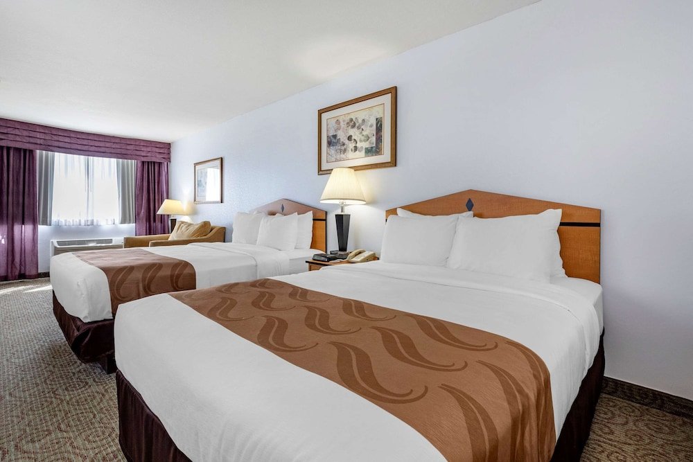 Classic Quadruple room Quality Inn and Suites Denver Airport - Gateway Park