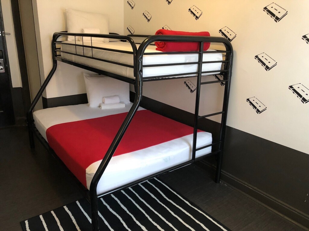 Хостел Chicago Getaway Hostel 3* (128 отзывов) в Чикаго, Большой Чикаго.  Забронировать Chicago Getaway Hostel 3*. Оплата картами МИР.