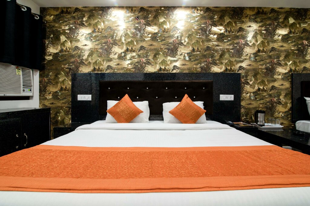 Standard Suite Collection O Hotel Noida Saffron