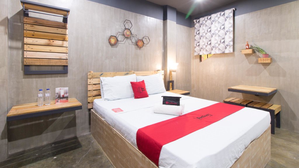 Standard Zimmer RedDoorz Plus @ Taft North Mandurriao