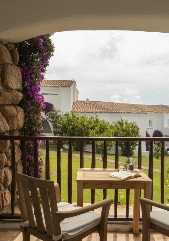 Двухместный номер Superior с балконом и с видом на сад Romazzino, A Belmond Hotel, Costa Smeralda